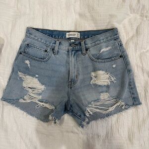 Abercrombie & Fitch Mid Rise Boyfriend Short